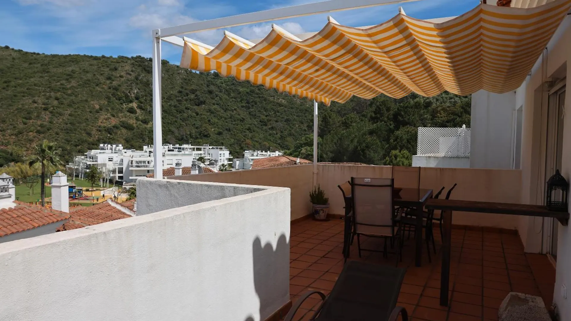 Spacious Penthouse With Balcony Benahavís Španělsko